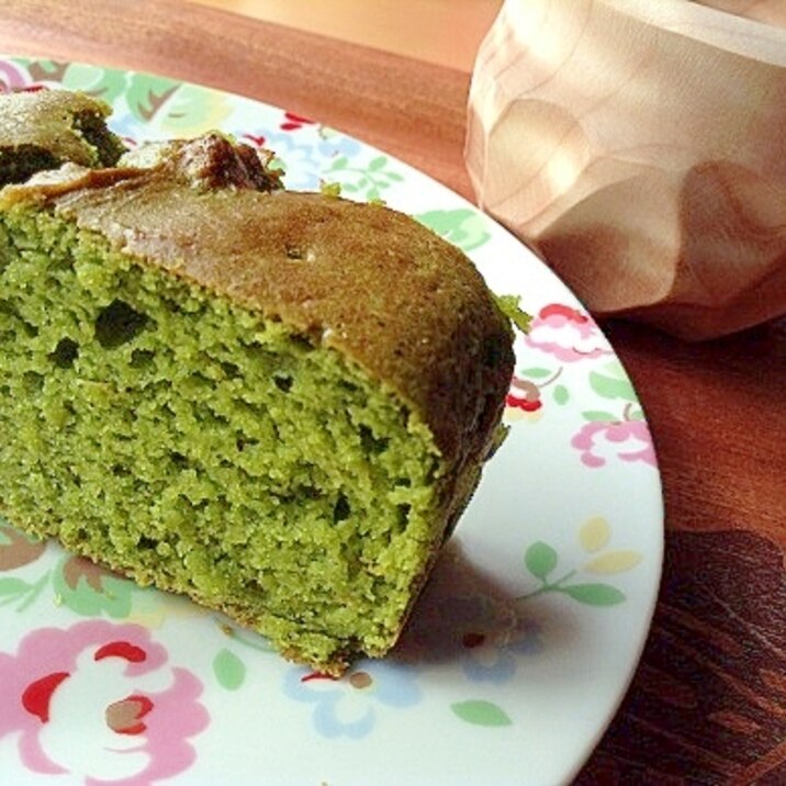 残った卵白を使ってアボカド抹茶パウンドケーキ